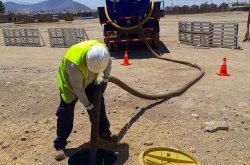 Camión limpia fosas llega a localidad de Ceres mientras avanza tramitación del alcantarillado