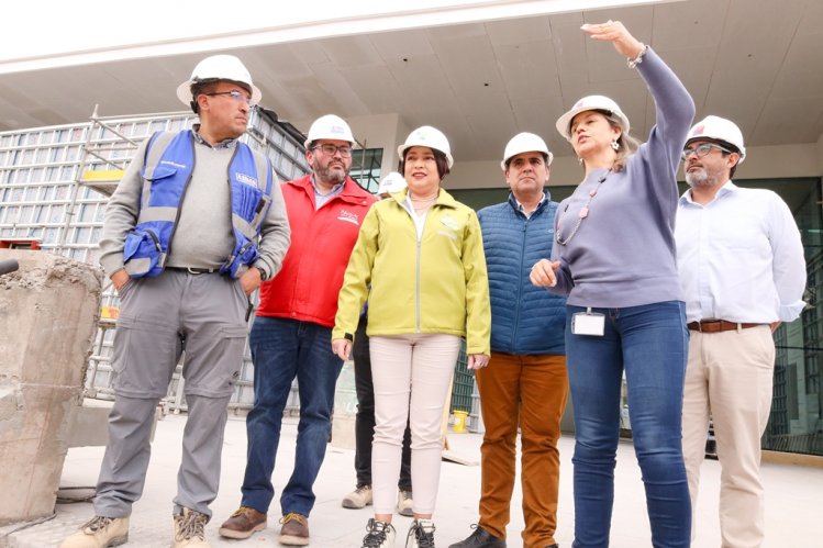 Cesfam de Carén y Parque Chañaral Alto de Monte Patria presentan más de un 90% de avance en obras