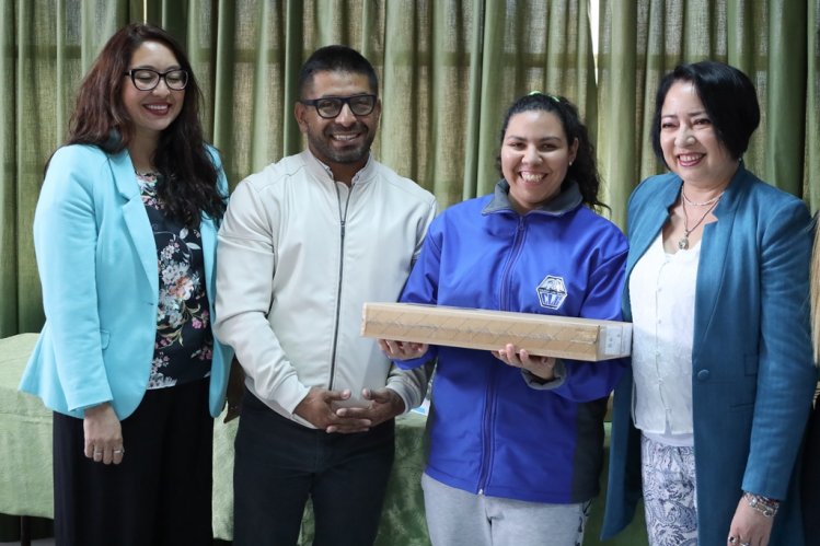 Estudiantes del Colegio Luis Braille de La Serena recibieron equipos digitales para su desarrollo autónomo