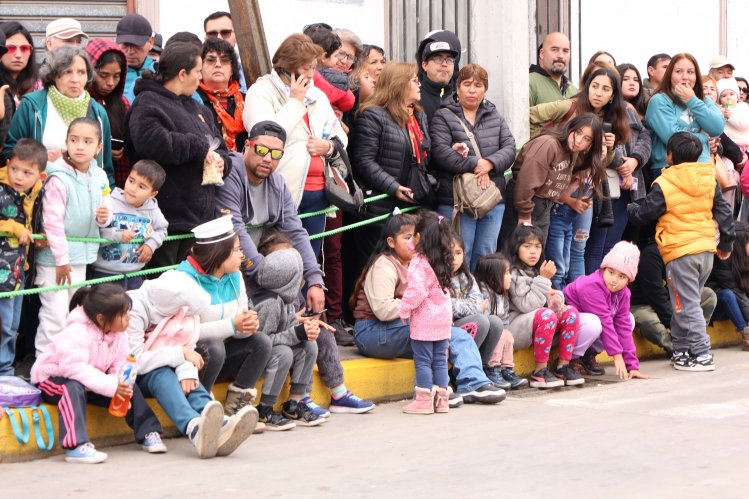 CONMEMORACIÓN DEL 145° ANIVERSARIO DEL COMBATE NAVAL DE IQUIQUE: IMPECABLE DESFILE CÍVICO - MILITAR REUNIÓ A CIENTOS DE FAMILIAS