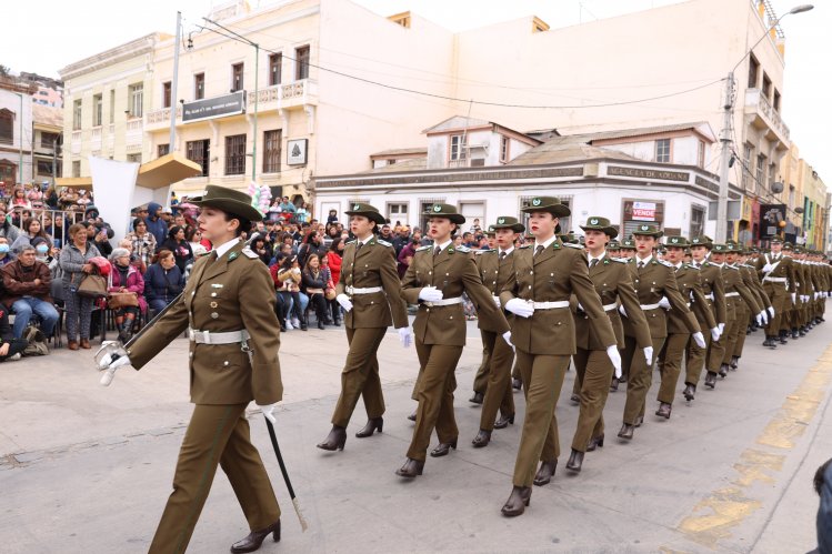 CONMEMORACIÓN DEL 145° ANIVERSARIO DEL COMBATE NAVAL DE IQUIQUE: IMPECABLE DESFILE CÍVICO - MILITAR REUNIÓ A CIENTOS DE FAMILIAS