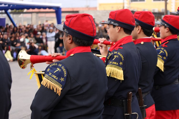 CONMEMORACIÓN DEL 145° ANIVERSARIO DEL COMBATE NAVAL DE IQUIQUE: IMPECABLE DESFILE CÍVICO - MILITAR REUNIÓ A CIENTOS DE FAMILIAS