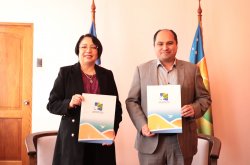 ALCALDE PEDRO CASTILLO Y GOBERNADORA NARANJO FIRMAN CONVENIO PARA EJECUTAR PRIMER CECOSF EN COMBARBALÁ