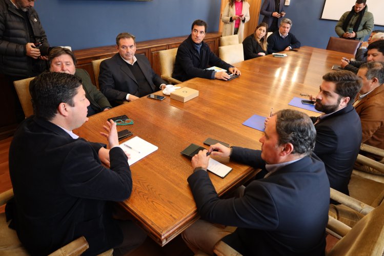 Gremios empresariales se reúnen con Gobernador (s) para agilizar proyectos