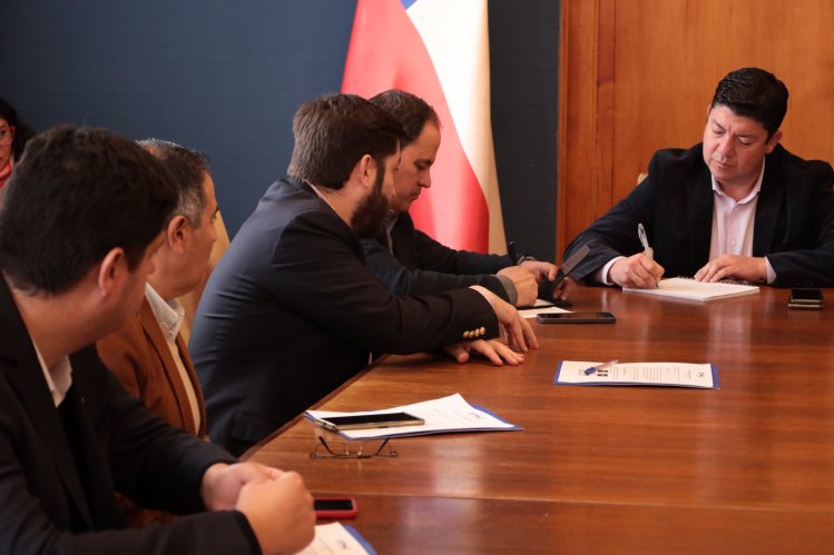 Gremios empresariales se reúnen con Gobernador (s) para agilizar proyectos