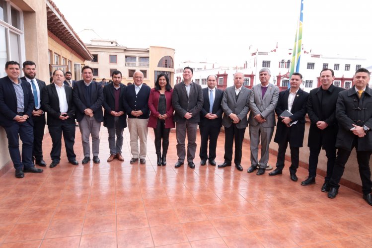 Gobernador (s) informa avances de programa empleo y emergencia hídrica en reunión con los 15 alcaldes de región