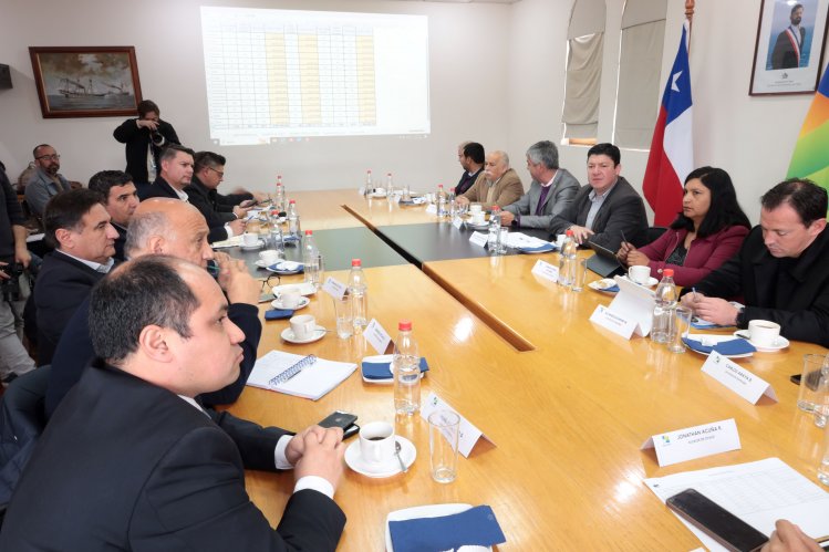 Gobernador (s) informa avances de programa empleo y emergencia hídrica en reunión con los 15 alcaldes de región