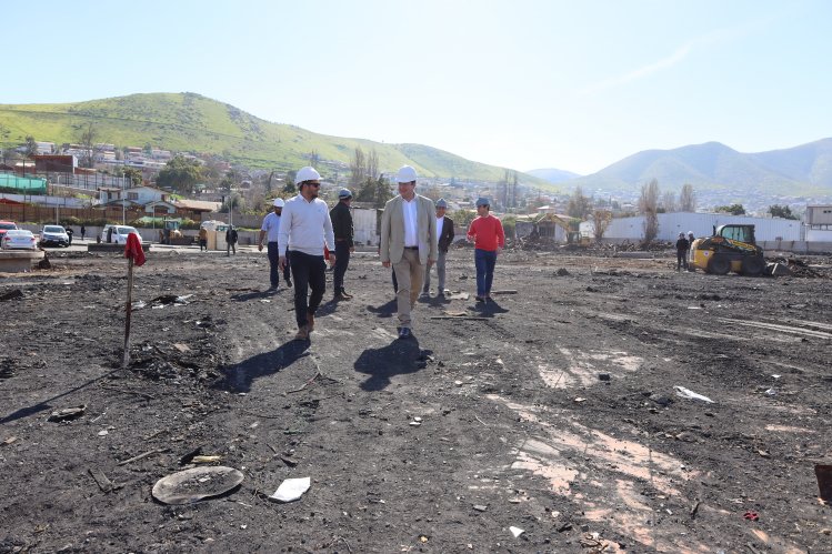 Gobierno Regional avanza en iniciativas de apoyo a locatarios afectados en incendio de Plaza de Abastos de Illapel