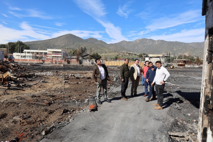 Gobierno Regional avanza en iniciativas de apoyo a locatarios afectados en incendio de Plaza de Abastos de Illapel