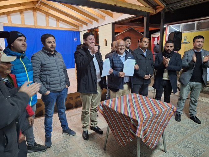 Gobierno Regional firma convenio para proyecto de urbanización en San Agustín de Salamanca