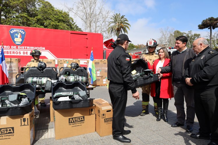 Gobierno Regional entrega 660 Equipos de Respiración Autónoma para Bomberos