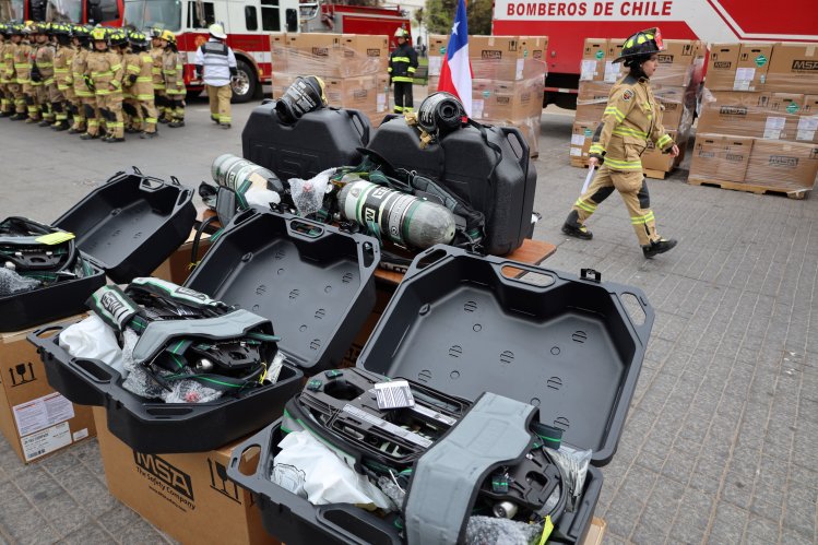 Gobierno Regional entrega 660 Equipos de Respiración Autónoma para Bomberos