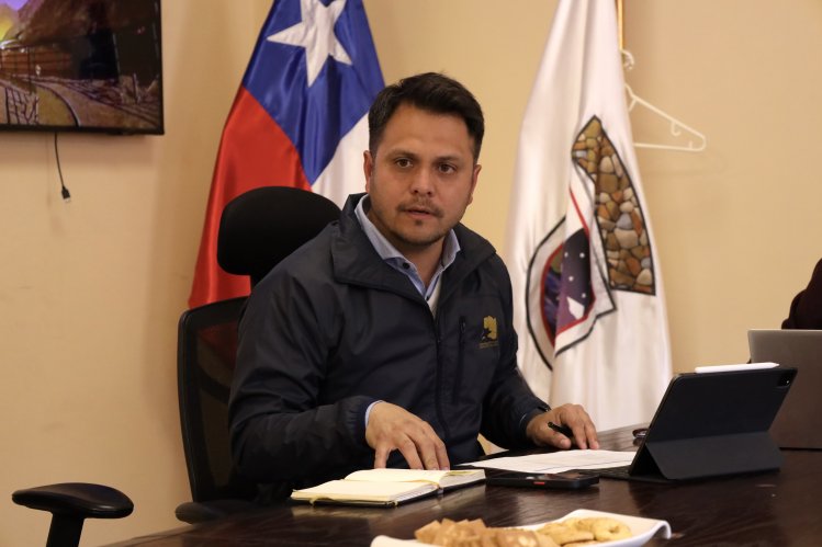 Gobernador revisa en Vicuña y Paihuano proyectos para acelerar ejecución presupuestaria