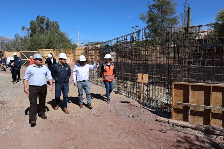 Proyectos de recuperación de espacios públicos y recintos deportivos marcan agenda del Gobernador en Combarbalá