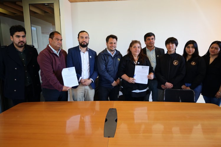 Firman convenios por más de $46 millones para proyectos en Salamanca