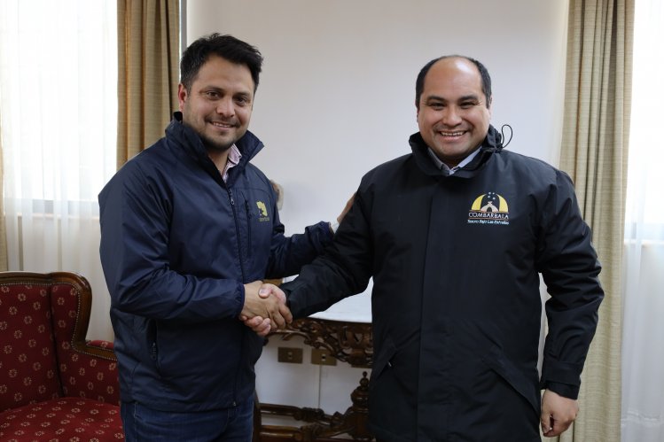 Proyectos de recuperación de espacios públicos y recintos deportivos marcan agenda del Gobernador en Combarbalá