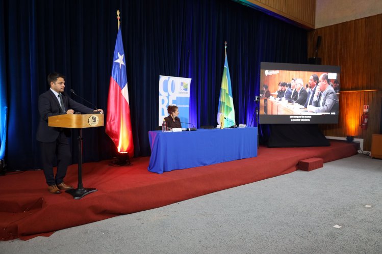 Gobernador expone hitos, inversión y estrategias para enfrentar las consecuencias del cambio climático en la región