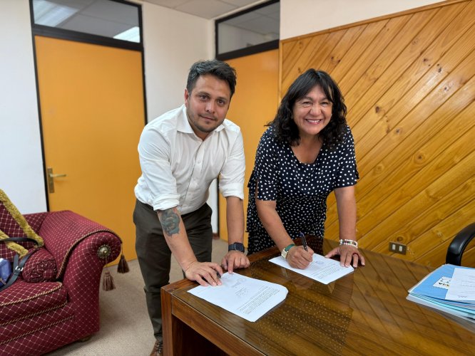 Gobernador firma en Combarbalá continuidad del Programa de Empleabilidad e informa avances de cartera de proyectos