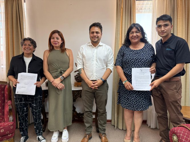 Gobernador firma en Combarbalá continuidad del Programa de Empleabilidad e informa avances de cartera de proyectos