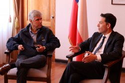 Fundación Acrux se reúne con gobernador para exponer trabajo que permite disminuir listas de espera