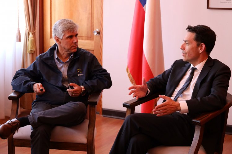 Fundación Acrux se reúne con gobernador para exponer trabajo que permite disminuir listas de espera