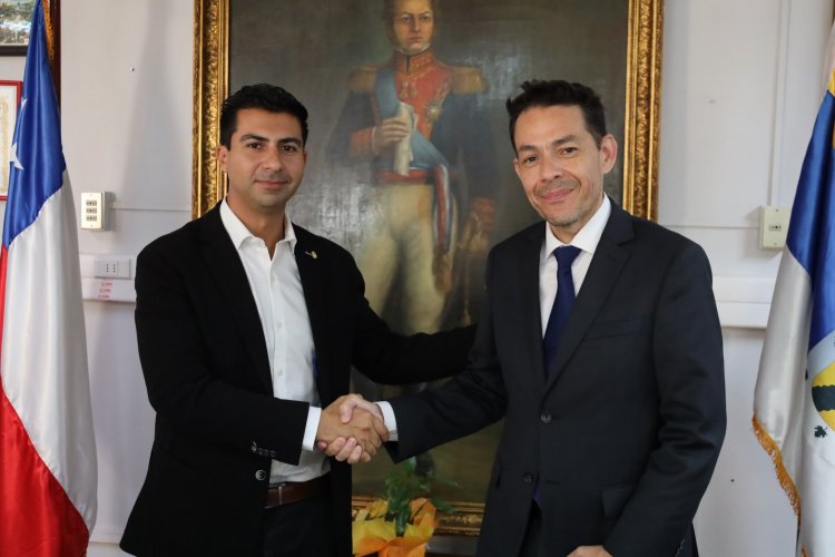 Gobernador revisa en Ovalle estado de avance del Edificio Consistorial y la Escuela El Crisol