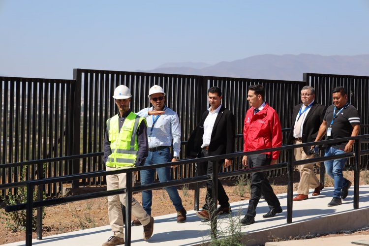 Gobernador revisa en Ovalle estado de avance del Edificio Consistorial y la Escuela El Crisol