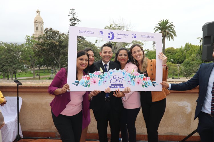 200 mujeres participaron en desayuno conversatorio organizado por el Gobierno Regional en el marco del 8M