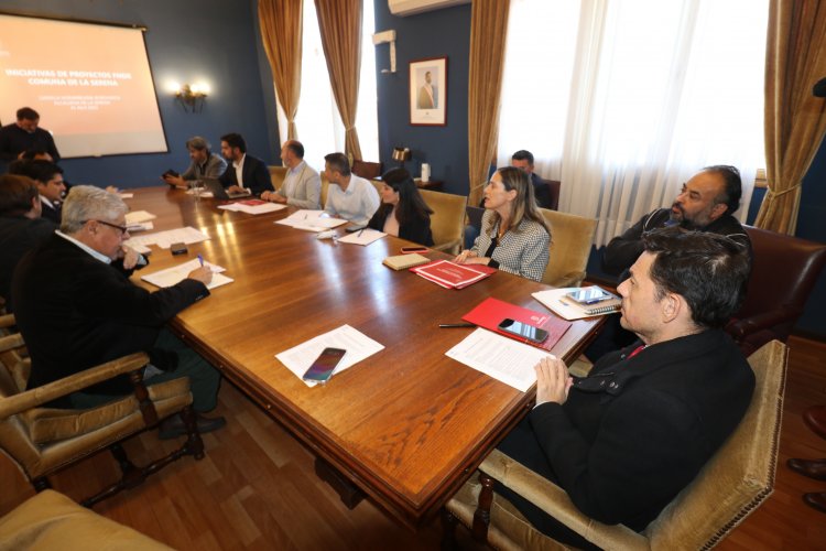 Gobernador Juliá y alcaldesa Norambuena revisan más de $17 mil millones en inversión para La Serena