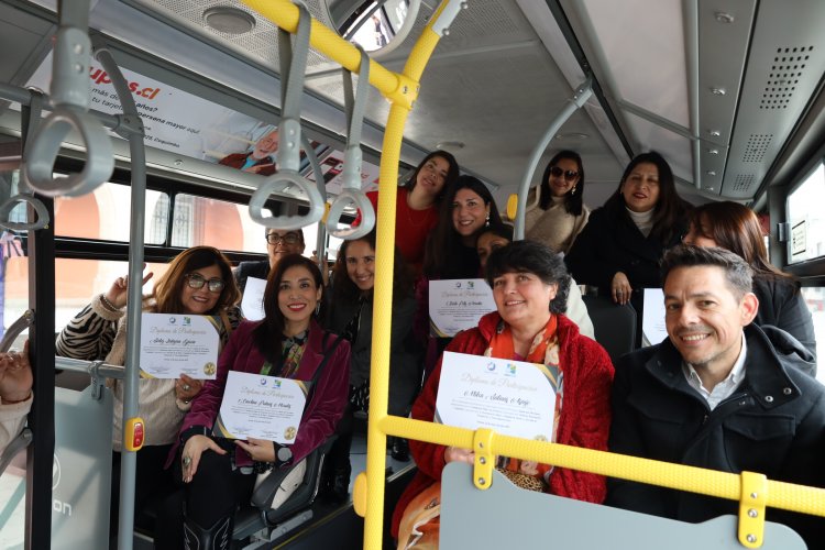 Transporte público con rostro de mujer: 22 conductoras reciben certificación profesional para buses eléctricos