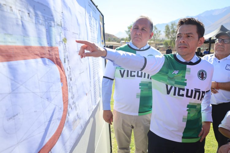 Gobernador Cristóbal Juliá anuncia en Vicuña inversión habitacional y nuevo estadio