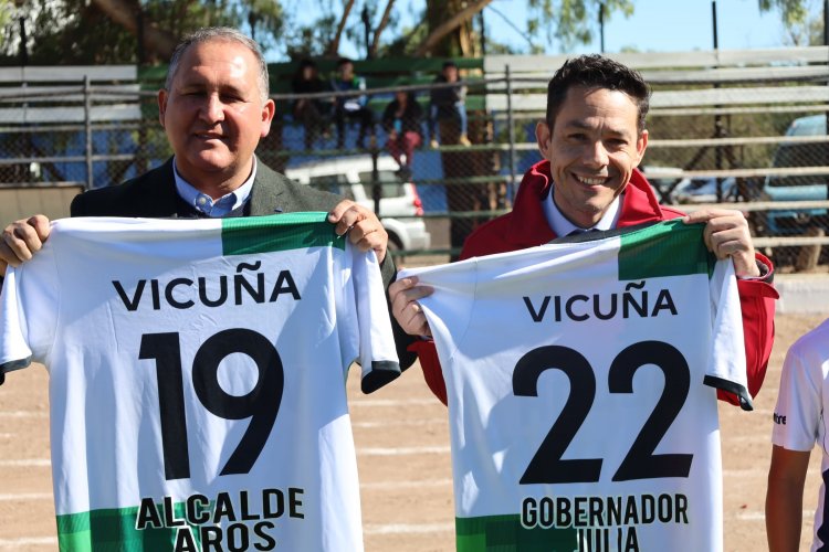 Gobernador Cristóbal Juliá anuncia en Vicuña inversión habitacional y nuevo estadio