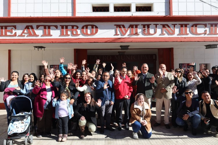 Gobernador Cristóbal Juliá anuncia en Vicuña inversión habitacional y nuevo estadio