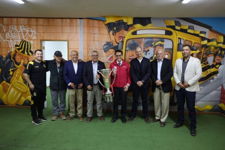 Gobernador Cristóbal Juliá visitó al campeón Coquimbo Unido en el Complejo Las Rosas