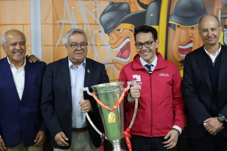 Gobernador Cristóbal Juliá visitó al campeón Coquimbo Unido en el Complejo Las Rosas