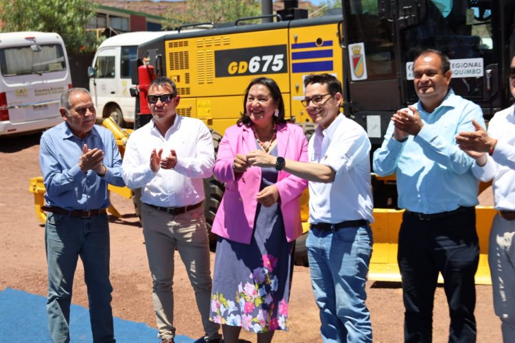 GORE entrega maquinaria por más de $600 millones para fortalecer caminos rurales en Combarbalá