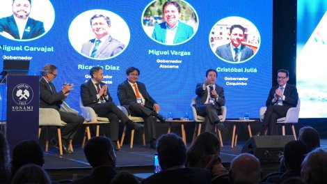 Gobernador Juliá expone sobre desarrollo regional minero en Cumbre de SONAMI 2026
