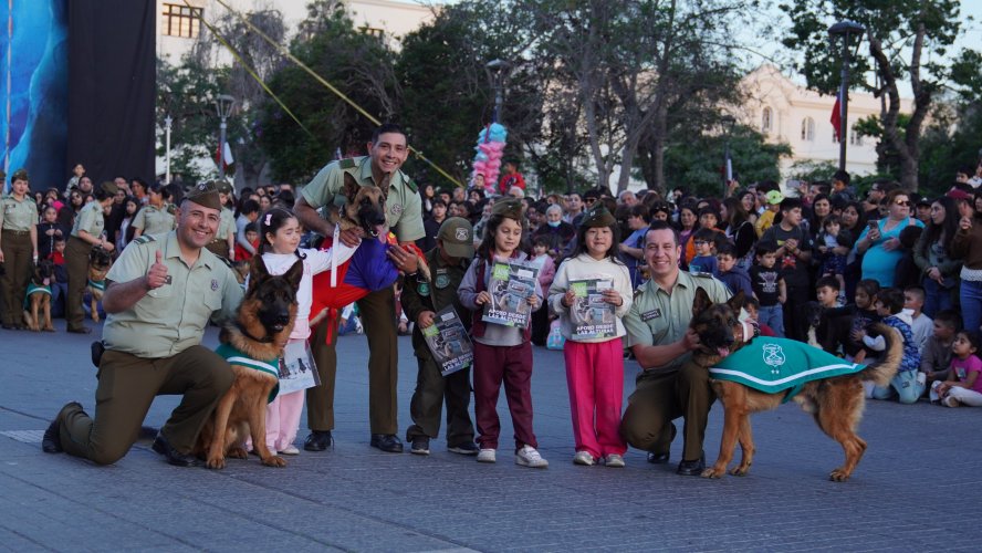 Presentación de perros policiales cautiva a familias en actividad organizada por Carabineros y GORE Coquimbo