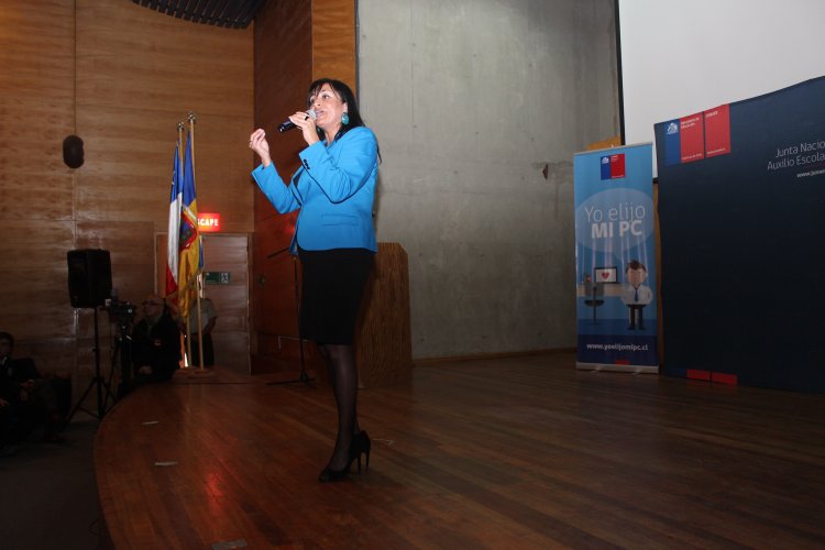 JUNAEB ENTREGA MÁS DE 400 COMPUTADORES A NIÑOS Y NIÑAS DE LA PROVINCIA DEL CHOAPA