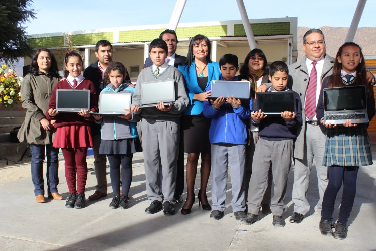 JUNAEB ENTREGA MÁS DE 400 COMPUTADORES A NIÑOS Y NIÑAS DE LA PROVINCIA DEL CHOAPA