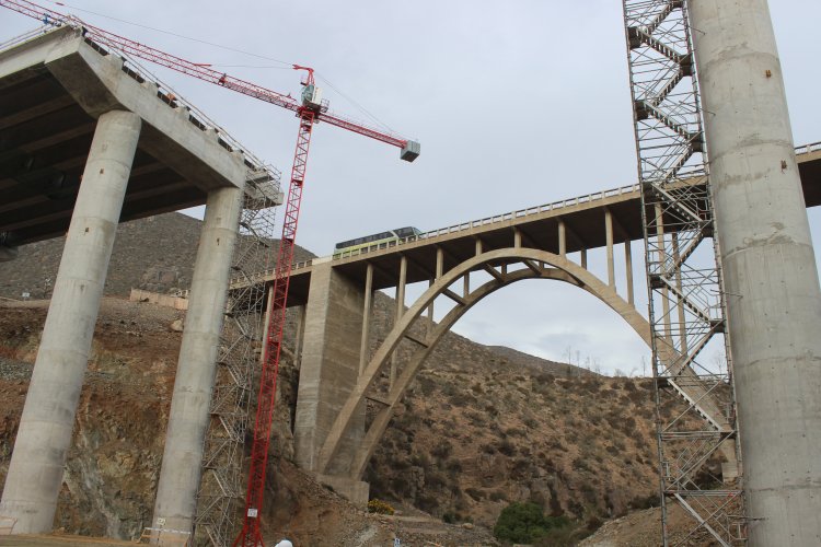 86% DE AVANCE PRESENTAN OBRAS DE LA DOBLE VÍA LA SERENA-VALLENAR 86% DE AVANCE PRESENTAN OBRAS DE LA DOBLE VÍA LA SERENA-VALLENAR