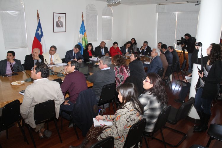 GOBIERNO RECIBE INFORME DE INVERSIONES DE EMPRESA SANITARIA Y EXIGE RESTITUIR SUMINISTRO PARA CONSUMO HUMANO GOBIERNO RECIBE INFORME DE INVERSIONES DE EMPRESA SANITARIA Y EXIGE RESTITUIR SUMINISTRO PARA CONSUMO HUMANO