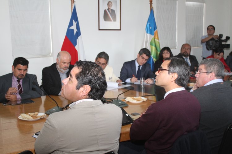 GOBIERNO RECIBE INFORME DE INVERSIONES DE EMPRESA SANITARIA Y EXIGE RESTITUIR SUMINISTRO PARA CONSUMO HUMANO GOBIERNO RECIBE INFORME DE INVERSIONES DE EMPRESA SANITARIA Y EXIGE RESTITUIR SUMINISTRO PARA CONSUMO HUMANO