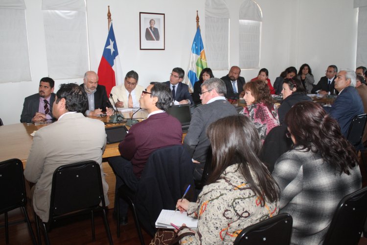 GOBIERNO RECIBE INFORME DE INVERSIONES DE EMPRESA SANITARIA Y EXIGE RESTITUIR SUMINISTRO PARA CONSUMO HUMANO GOBIERNO RECIBE INFORME DE INVERSIONES DE EMPRESA SANITARIA Y EXIGE RESTITUIR SUMINISTRO PARA CONSUMO HUMANO