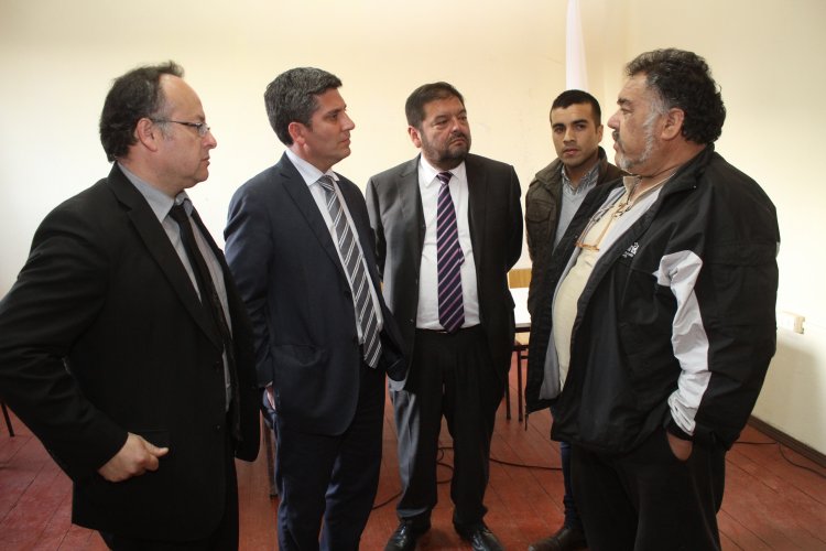 GOBIERNO DA RESPUESTA Y SOLUCIONES PARA LOS PESCADORES DE TONGOY GOBIERNO DA RESPUESTA Y SOLUCIONES PARA LOS PESCADORES DE TONGOY