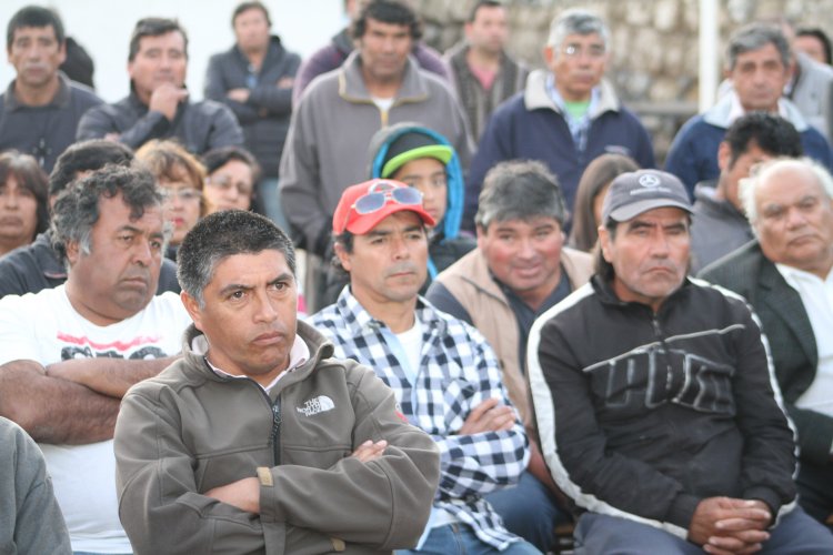 GOBIERNO DA RESPUESTA Y SOLUCIONES PARA LOS PESCADORES DE TONGOY GOBIERNO DA RESPUESTA Y SOLUCIONES PARA LOS PESCADORES DE TONGOY