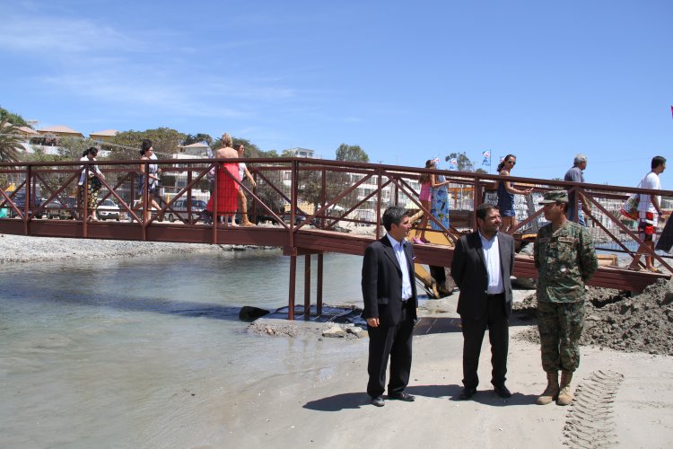 NUEVA PASARELA MEJORA TRÁNSITO DE VECINOS Y TURISTAS EN TONGOY NUEVA PASARELA MEJORA TRÁNSITO DE VECINOS Y TURISTAS EN TONGOY