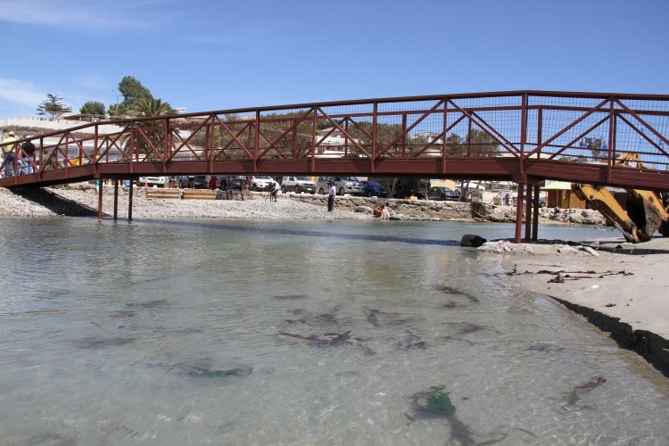NUEVA PASARELA MEJORA TRÁNSITO DE VECINOS Y TURISTAS EN TONGOY NUEVA PASARELA MEJORA TRÁNSITO DE VECINOS Y TURISTAS EN TONGOY