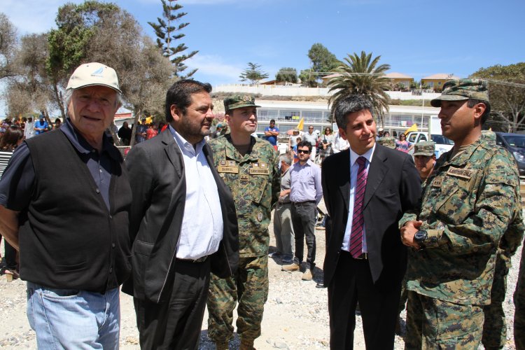 NUEVA PASARELA MEJORA TRÁNSITO DE VECINOS Y TURISTAS EN TONGOY NUEVA PASARELA MEJORA TRÁNSITO DE VECINOS Y TURISTAS EN TONGOY