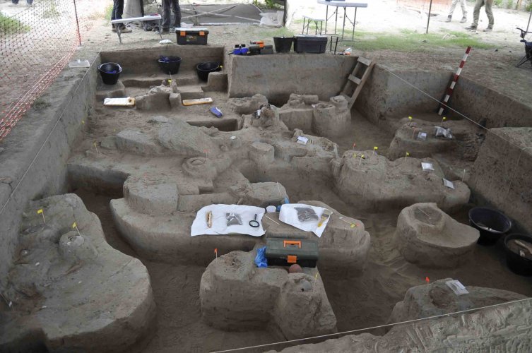 RESTOS ARQUEOLÓGICOS HALLADOS EN OBRAS DE DOBLE VIA LA SERENA – VALLENAR CORRESPONDEN A TRES CULTURAS PREHISPÁNICAS RESTOS ARQUEOLÓGICOS HALLADOS EN OBRAS DE DOBLE VIA LA SERENA – VALLENAR CORRESPONDEN A TRES CULTURAS PREHISPÁNICAS